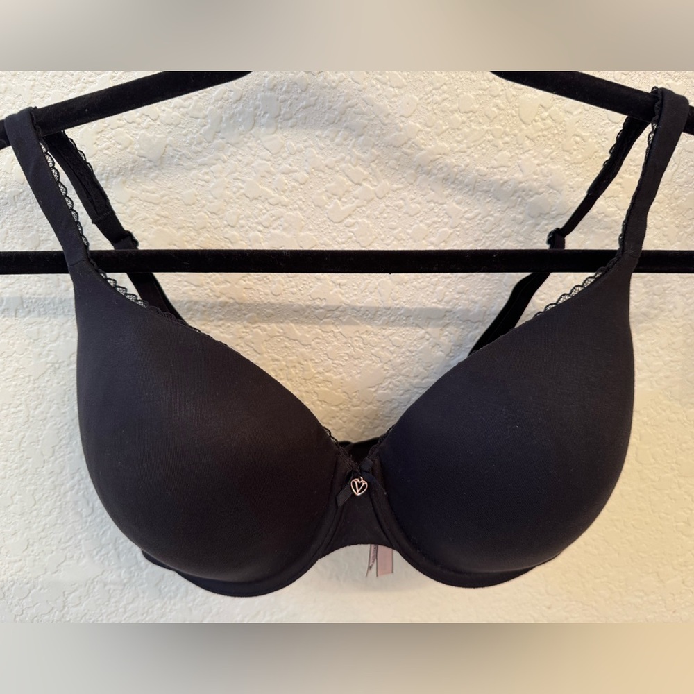 Victoria’s Secret body by Victoria bra in black 34dd